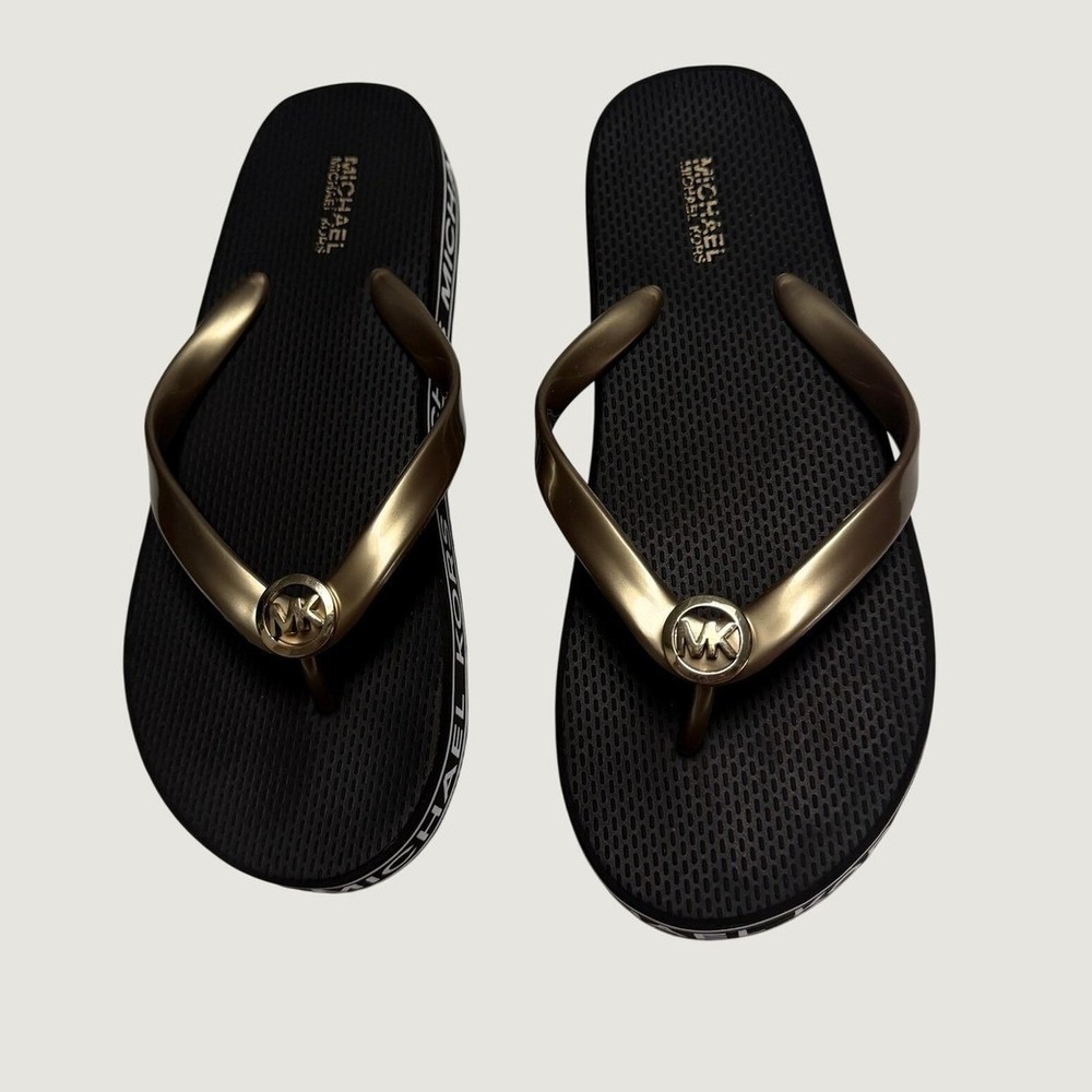 Michael Kors Women Black Gold Logo Platform Flip Flop Sandals MK Medallion 6/6.5 - Picture 2 of 7